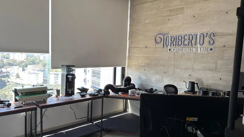 Toriberto's — Table and equipment arrived
